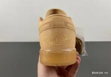 “Pale Jordan Sand” Air Low Vanilla 1 SE 0701